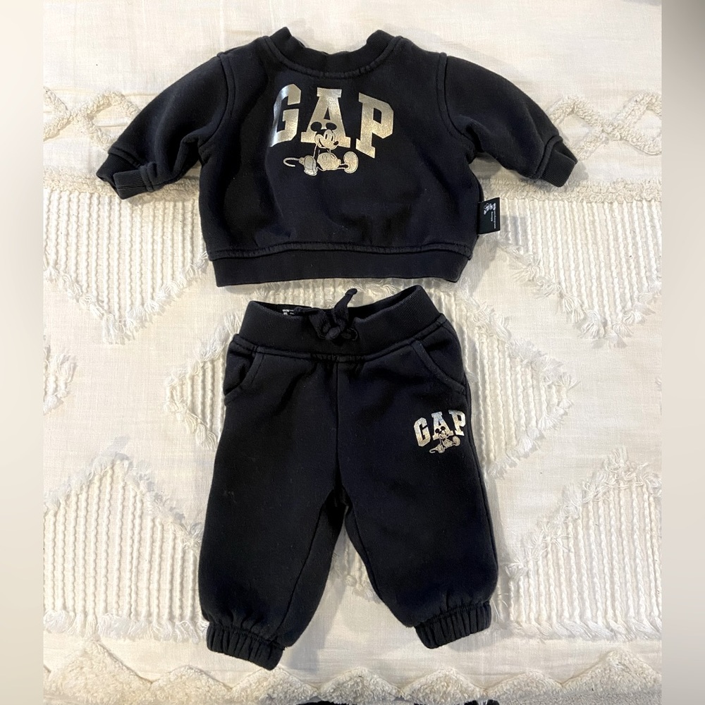 Baby gap matching set